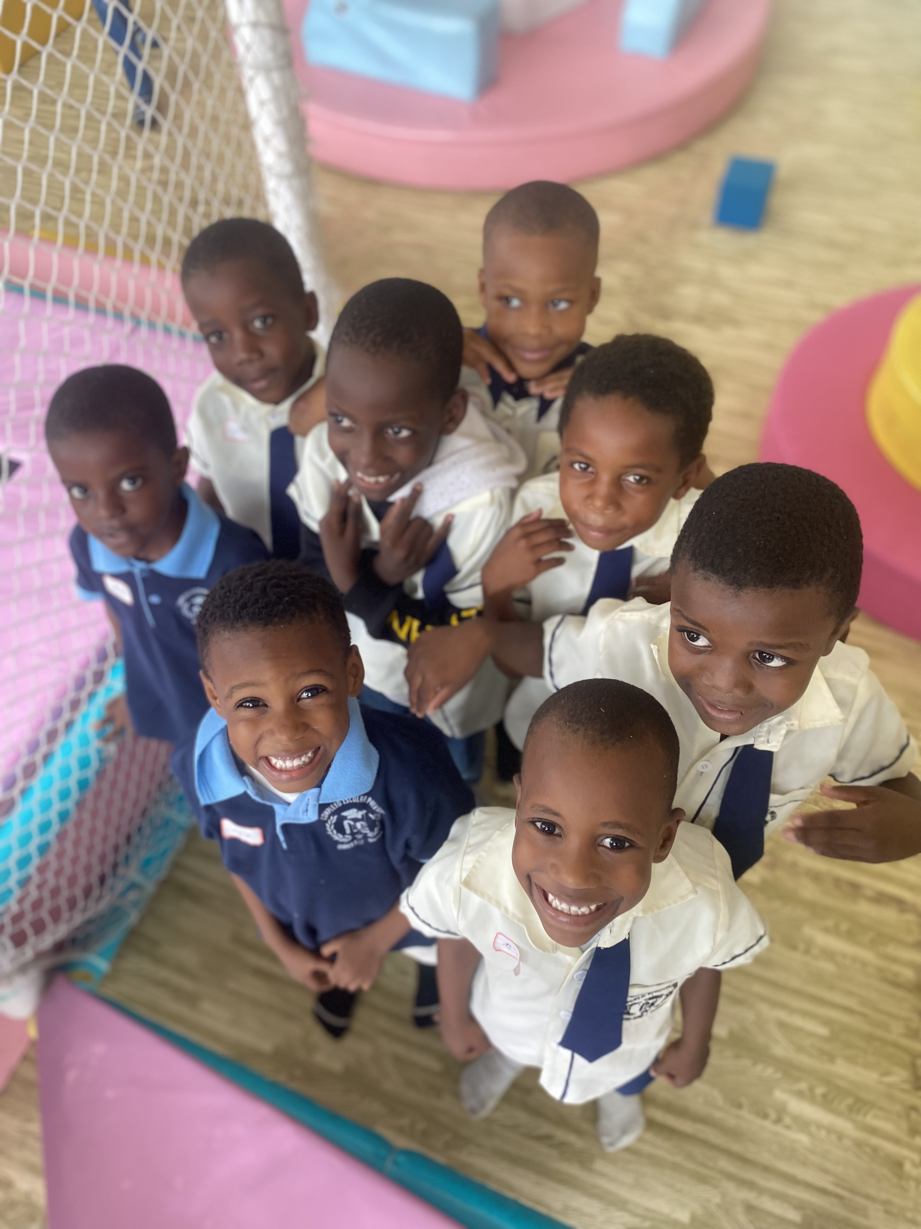 Grupo escolar em visita à Maya